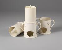 FK 1790.01
          <br/>
          Destilleerketels van Wedgwood Queensware aardewerk
          <br/>
          <em>J. Wedgwood</em>